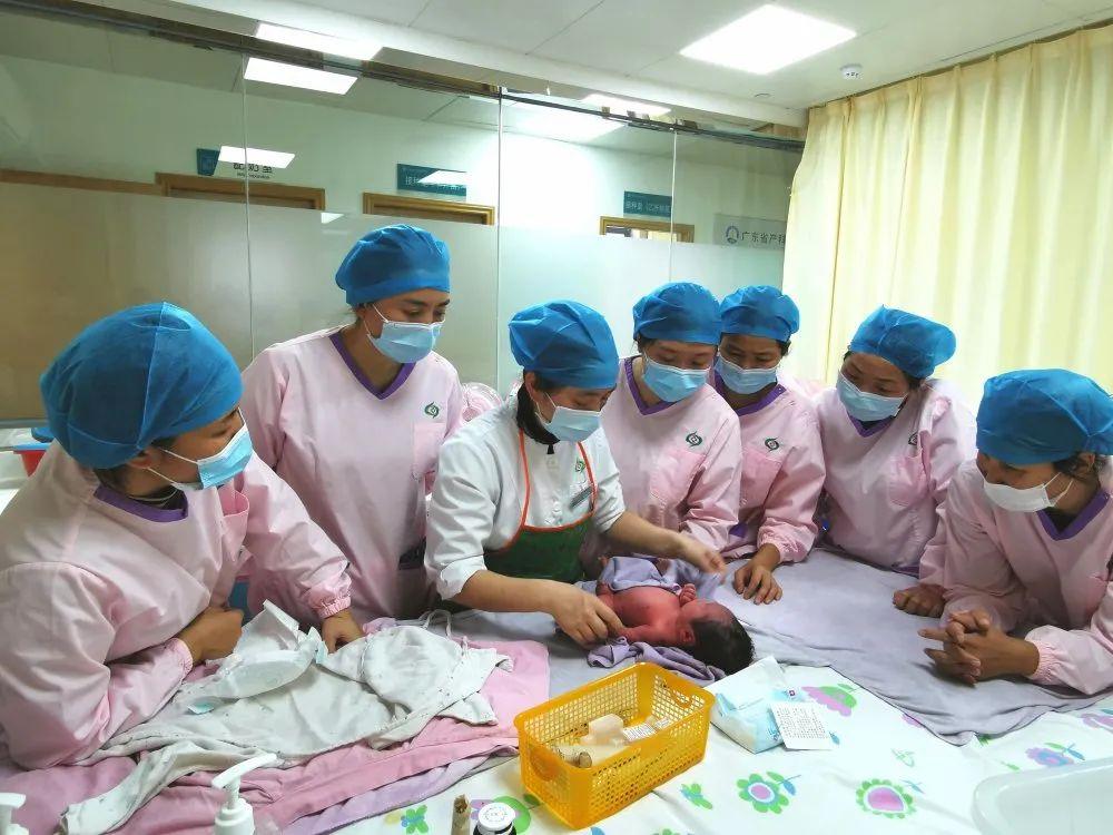 达日县妇婴监护型护送